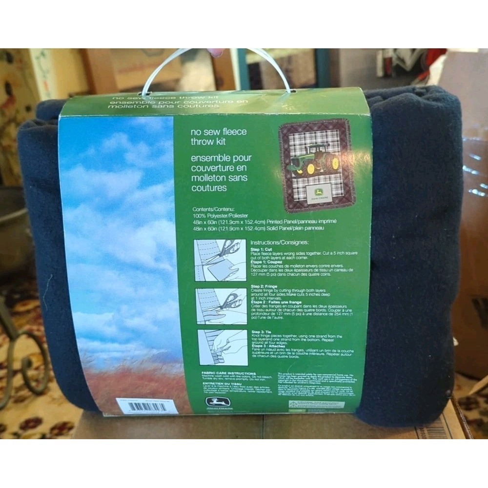 John Deere No Sew Fleece Throw Kit DIY Blanket Plaid Tractor 43x55 New‎ - Picture 4 of 5